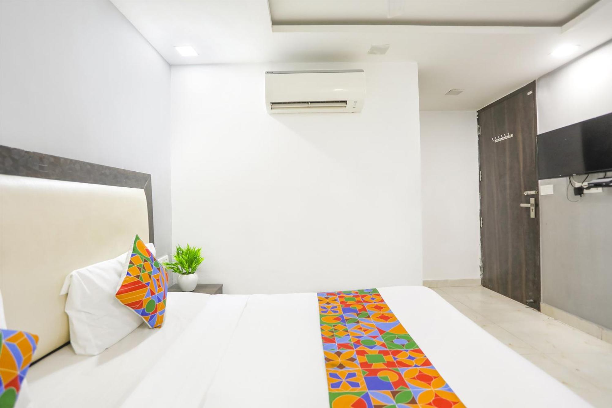 Fabexpress The Arrow Hotel New Delhi Exterior photo