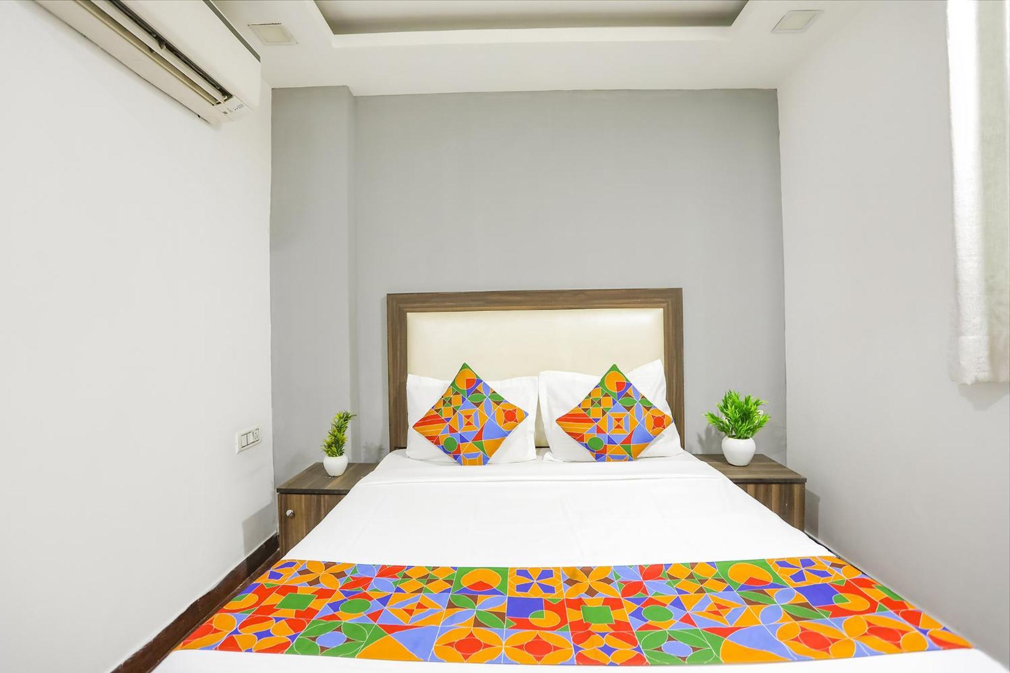Fabexpress The Arrow Hotel New Delhi Exterior photo