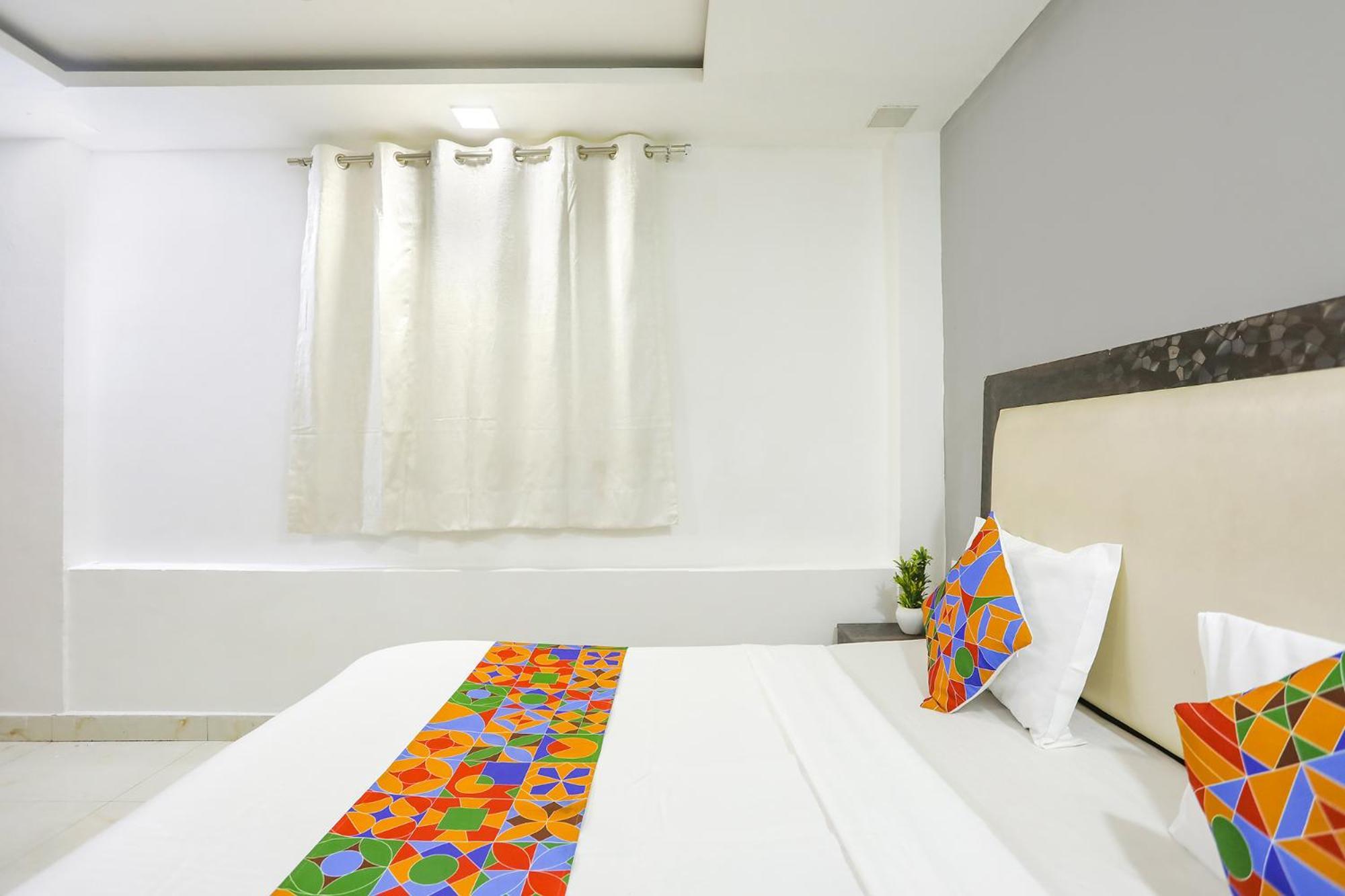 Fabexpress The Arrow Hotel New Delhi Exterior photo