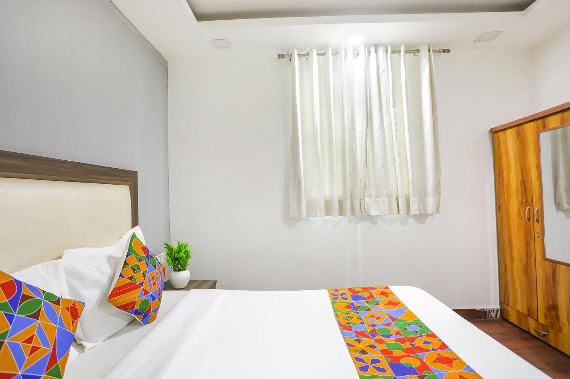 Fabexpress The Arrow Hotel New Delhi Exterior photo