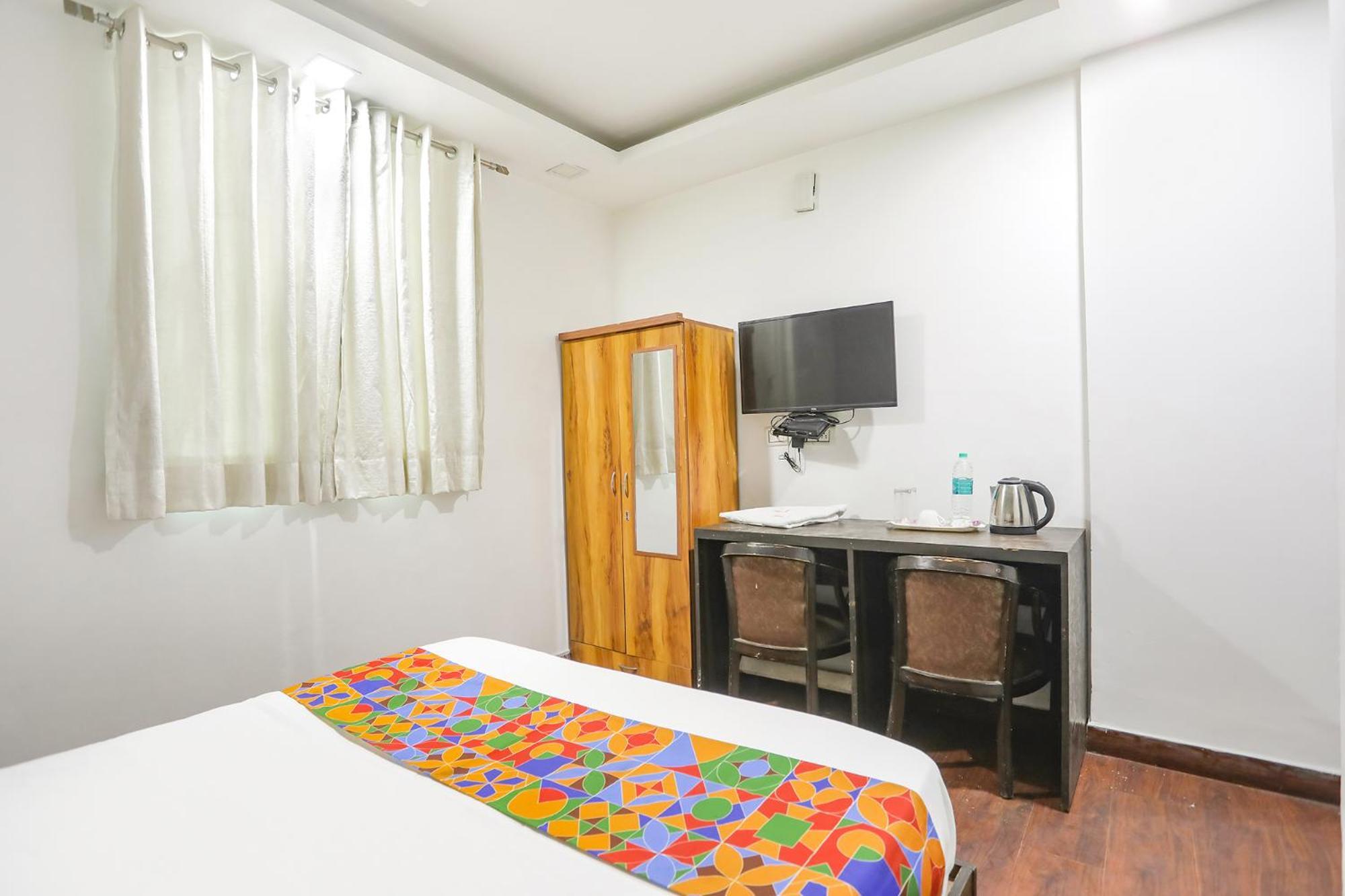 Fabexpress The Arrow Hotel New Delhi Exterior photo