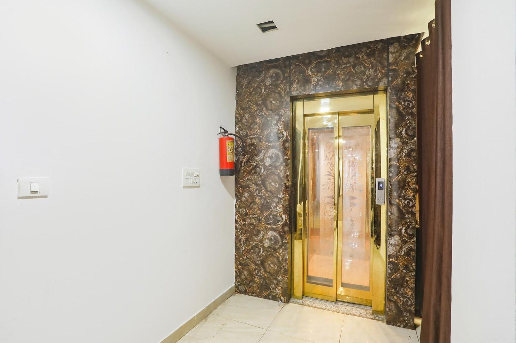 Fabexpress The Arrow Hotel New Delhi Exterior photo