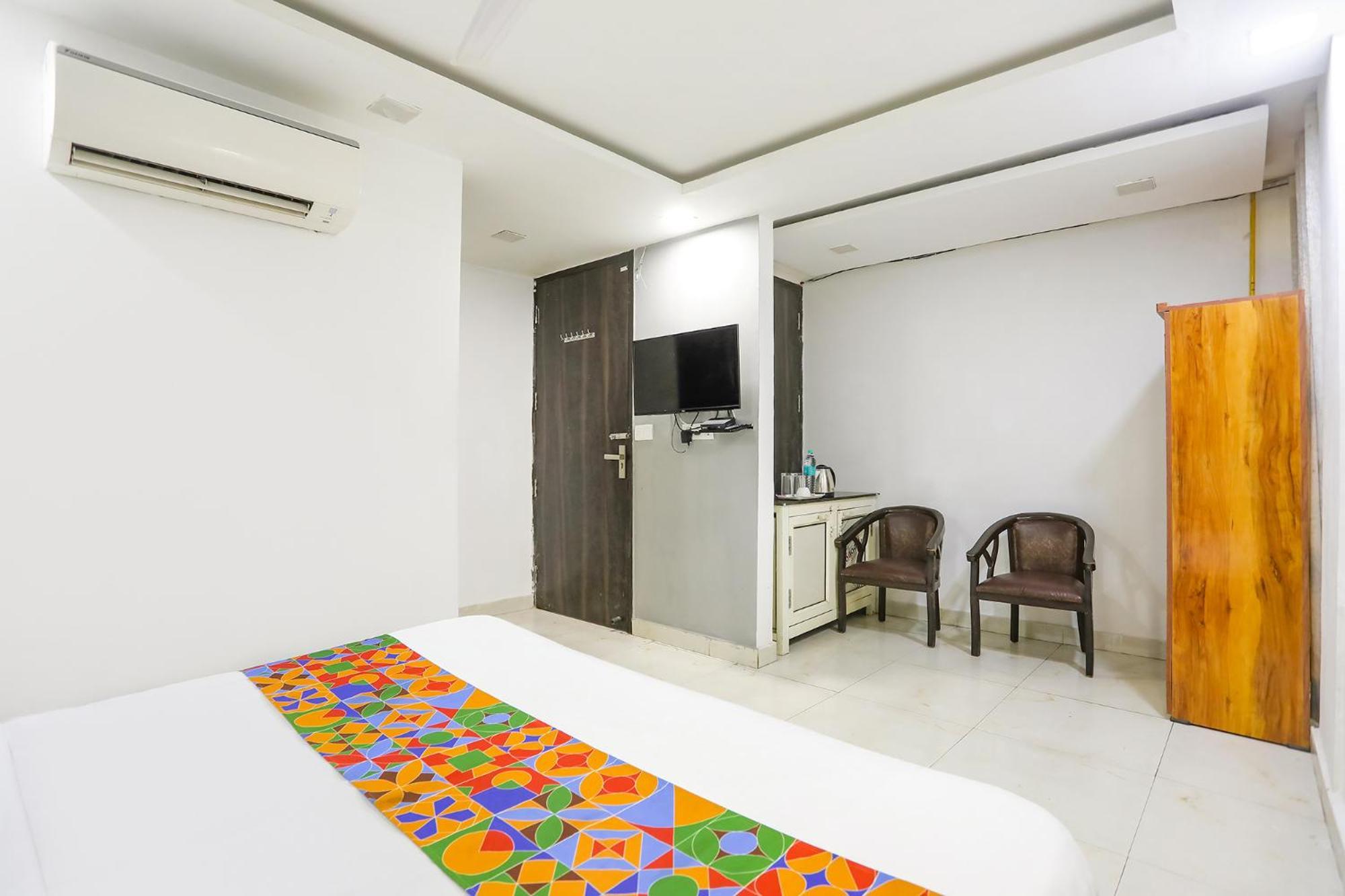 Fabexpress The Arrow Hotel New Delhi Exterior photo