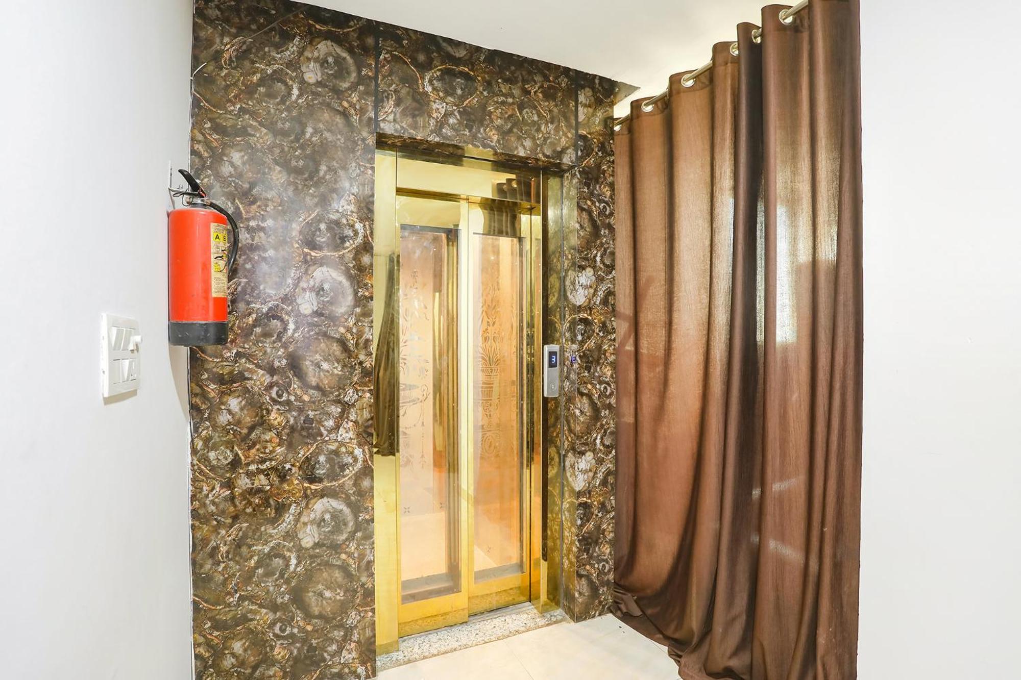 Fabexpress The Arrow Hotel New Delhi Exterior photo