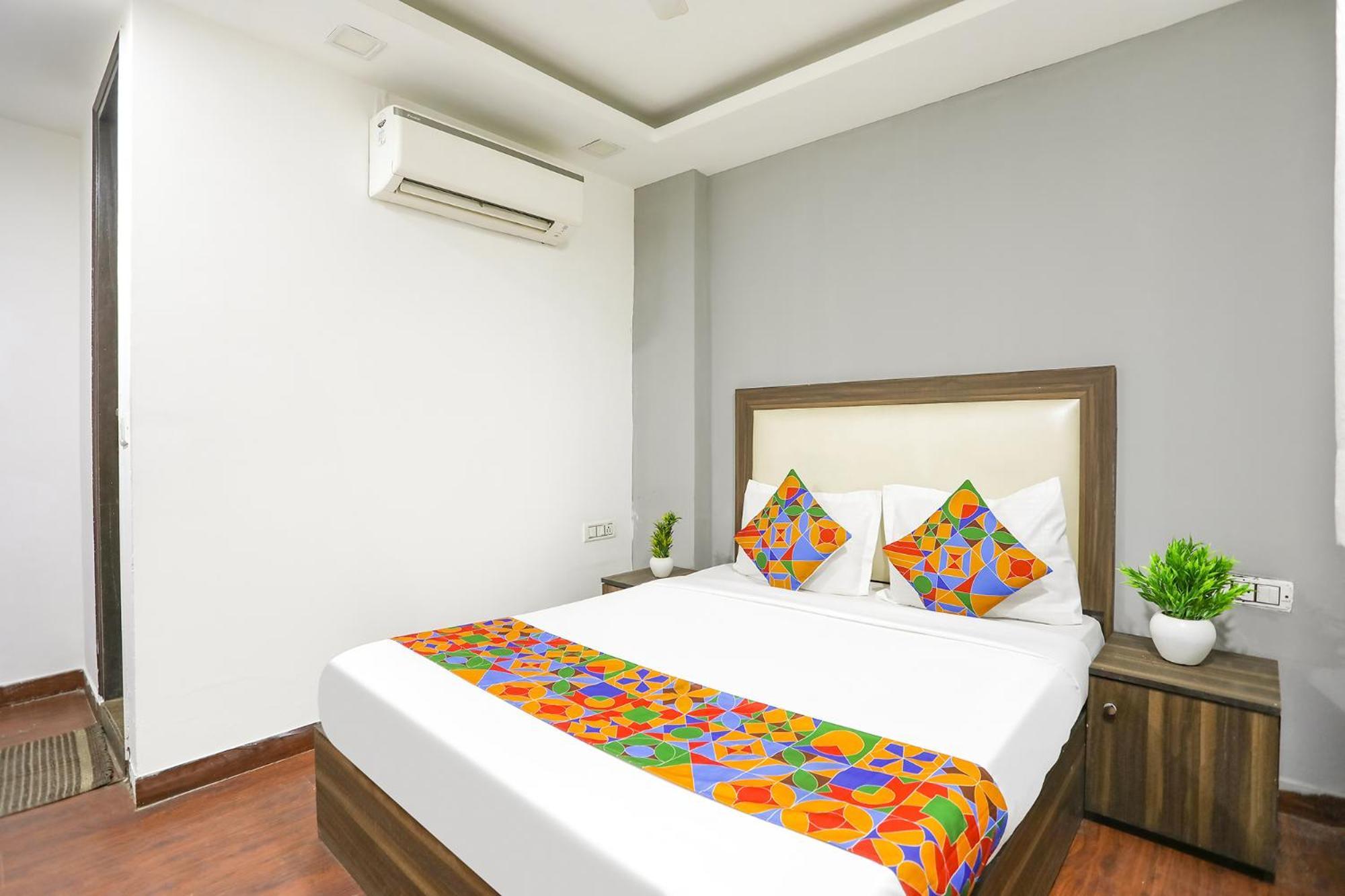 Fabexpress The Arrow Hotel New Delhi Exterior photo